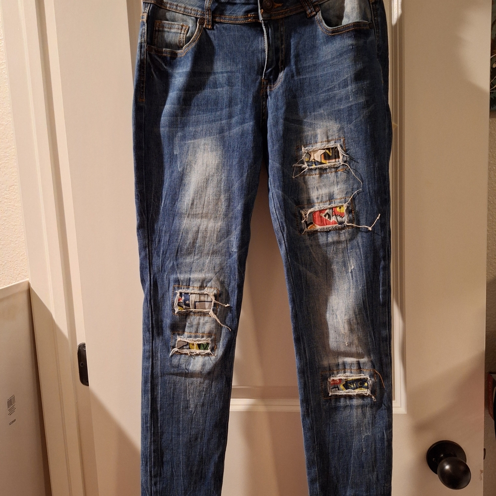 Sweet Look Distressed Blue Jeans with Patchwork